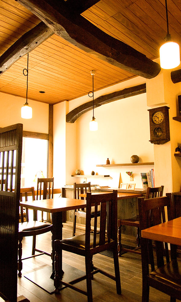 山梨商店和CAFEE茶楽の画像興津